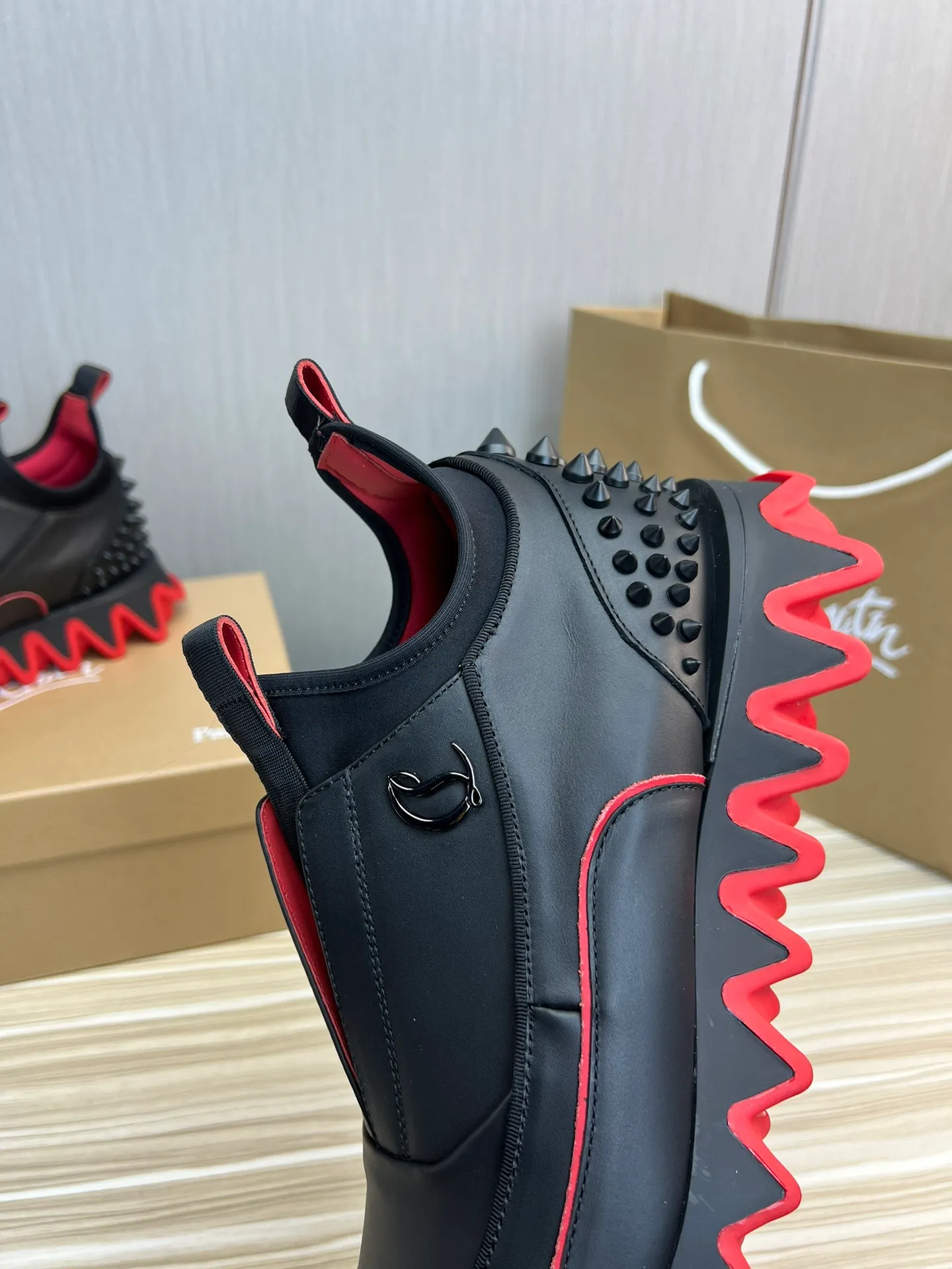 Men's shoes 💰680💰 CL popular red-soled boots 🆑1:1 original mold, Christian* Louboutin, imported cowhide stitching on the upper & water-dyed cowhide lining, original outsole ⬆️ Wear-resistant and non-slip, full set of counter packaging 🎁38-45 (38.45 for customization, non-refundable)
